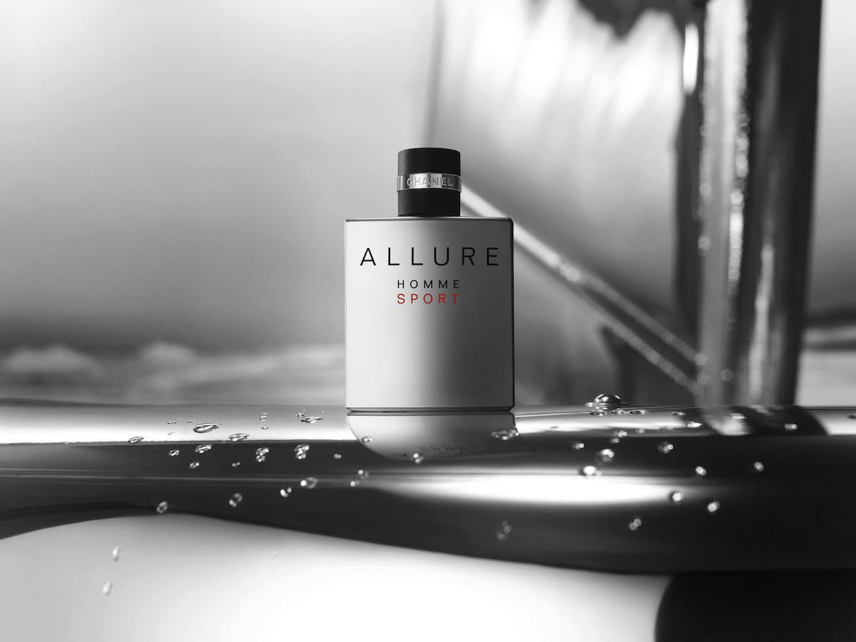 シャネル」が男性用フレグランス“アリュール オム スポーツ”の新作を