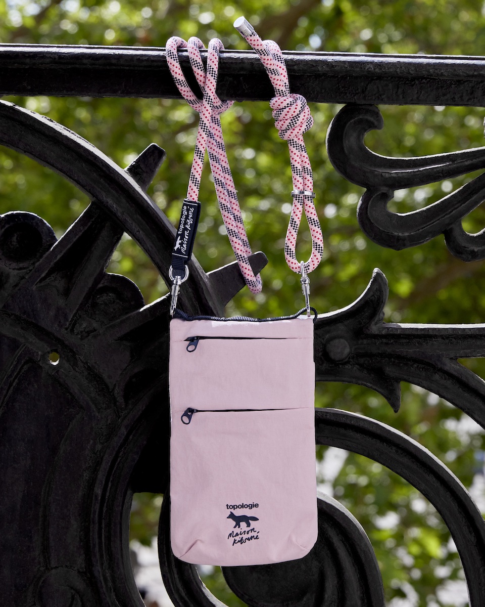 メゾン キツネ」と「トポロジー」がコラボ スマホストラップや