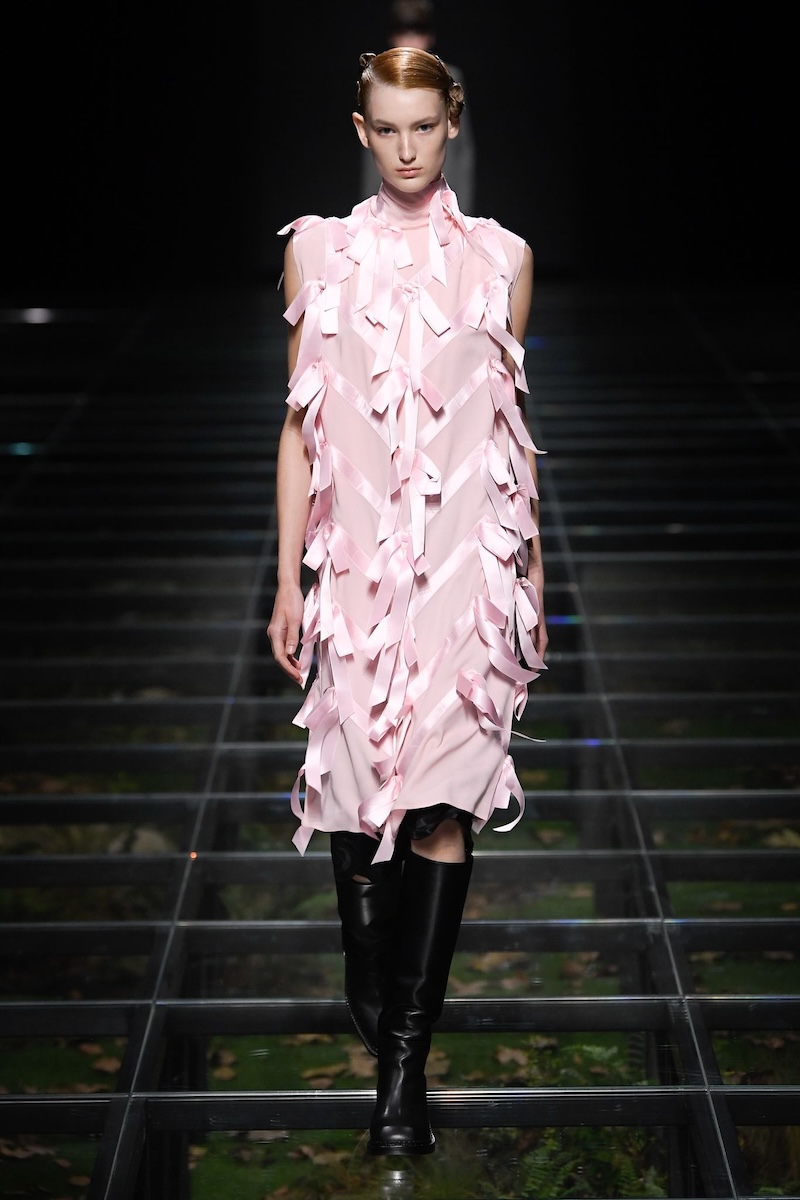 リボン旋風到来 甘すぎない大人スタイルの作り方【2024-25年秋冬