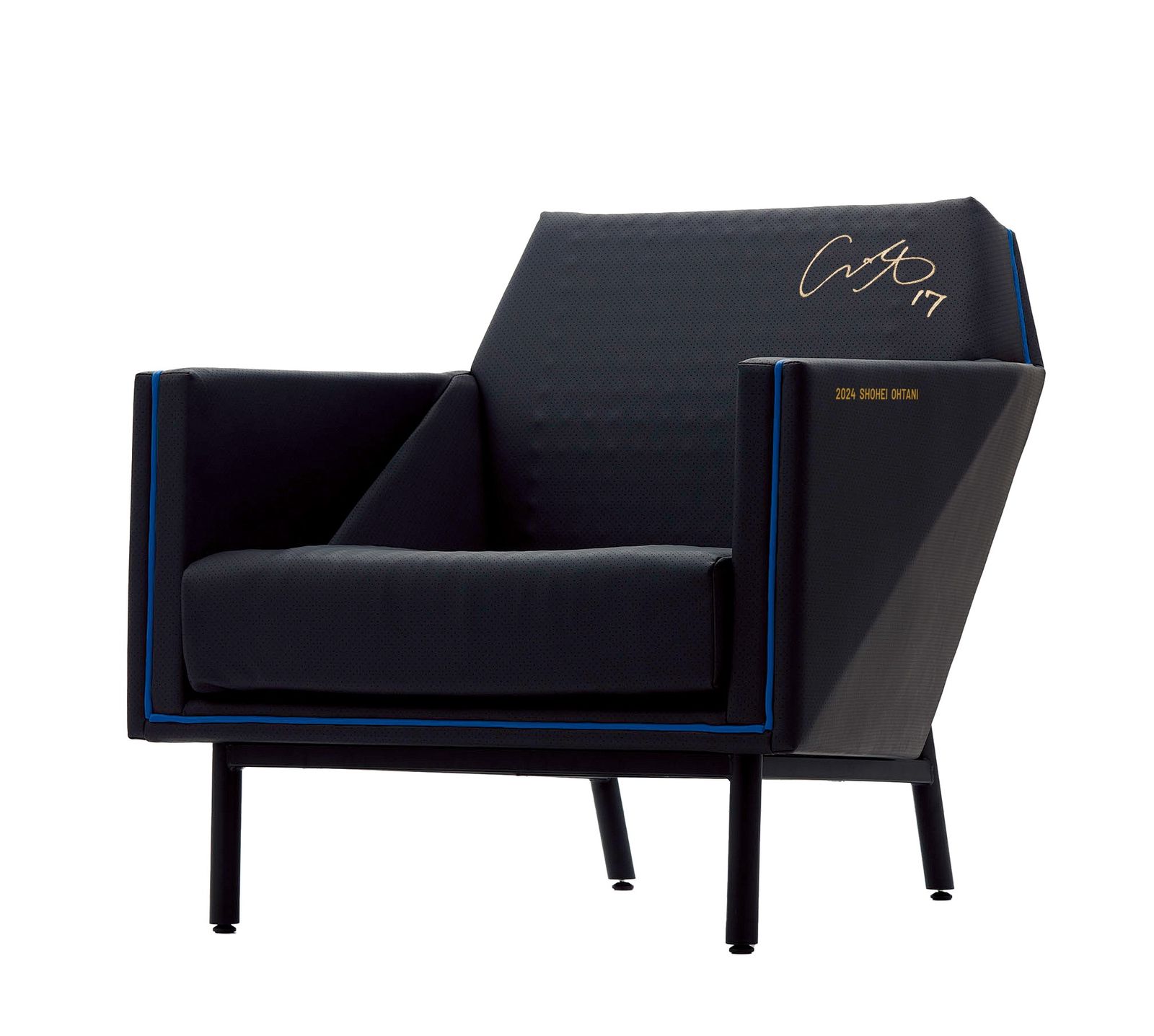 大谷翔平モデル”のサイン刺しゅう入りソファを寝具メーカーの西川が