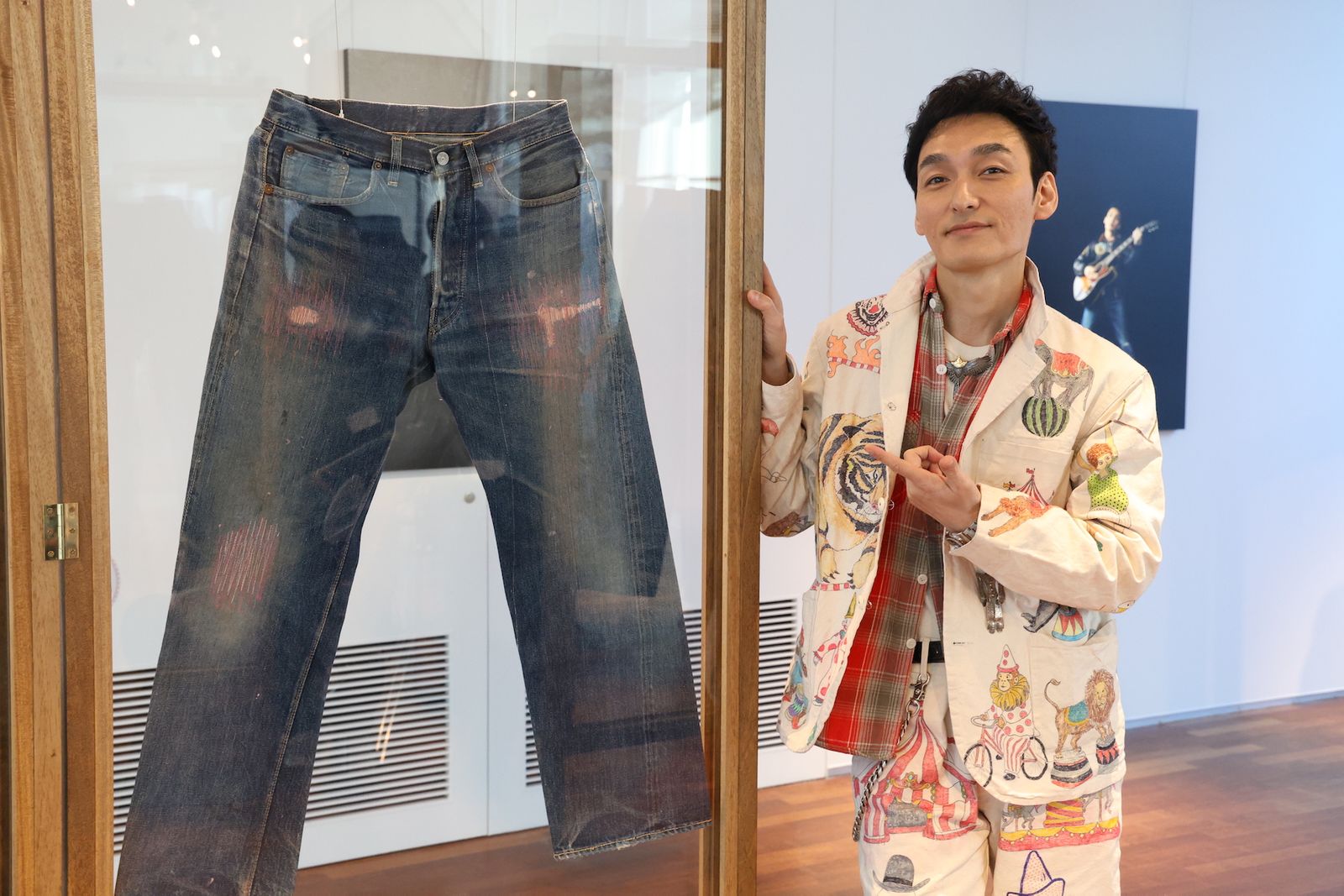 草彅剛の「人生の集大成」 84本のビンテージデニムが一堂に会する