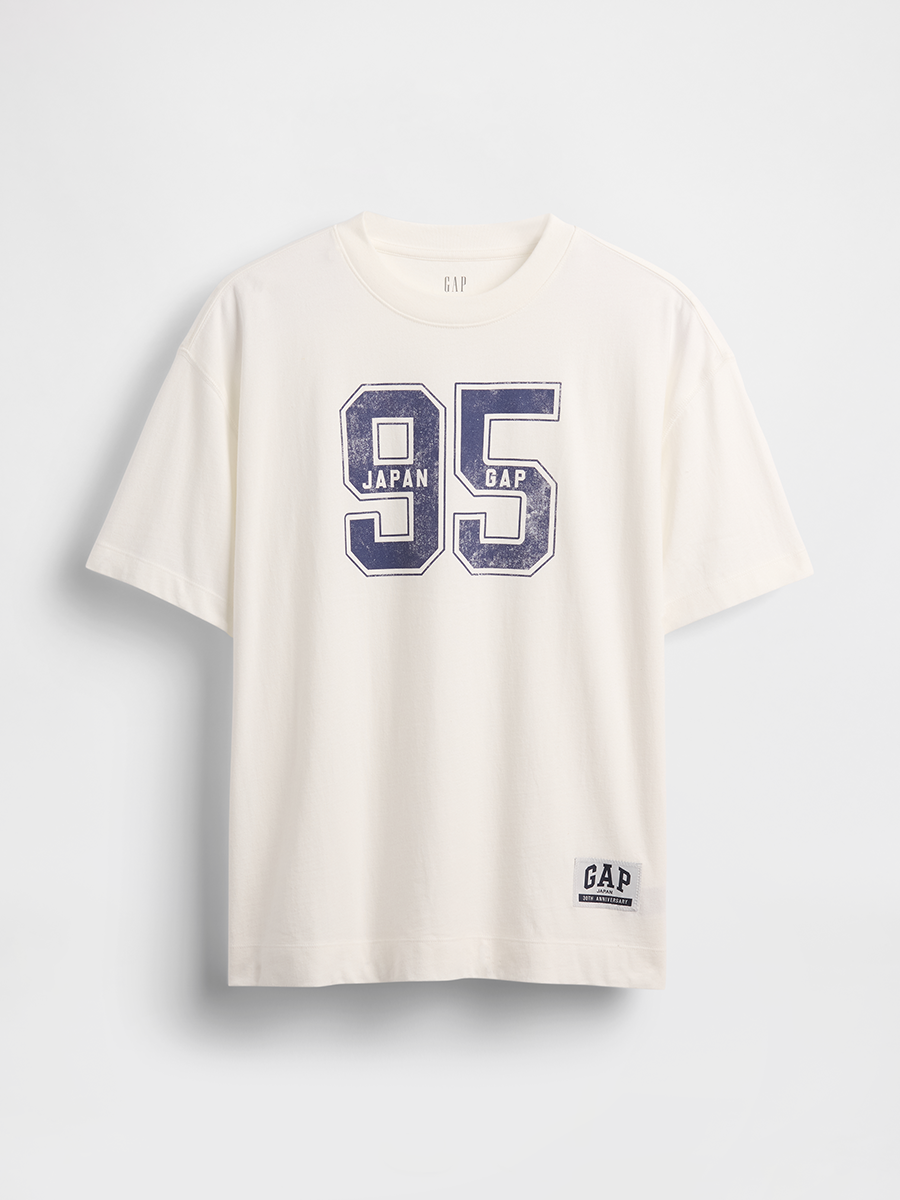 ギャップ」が日本上陸30周年を記念した限定Tシャツを発売