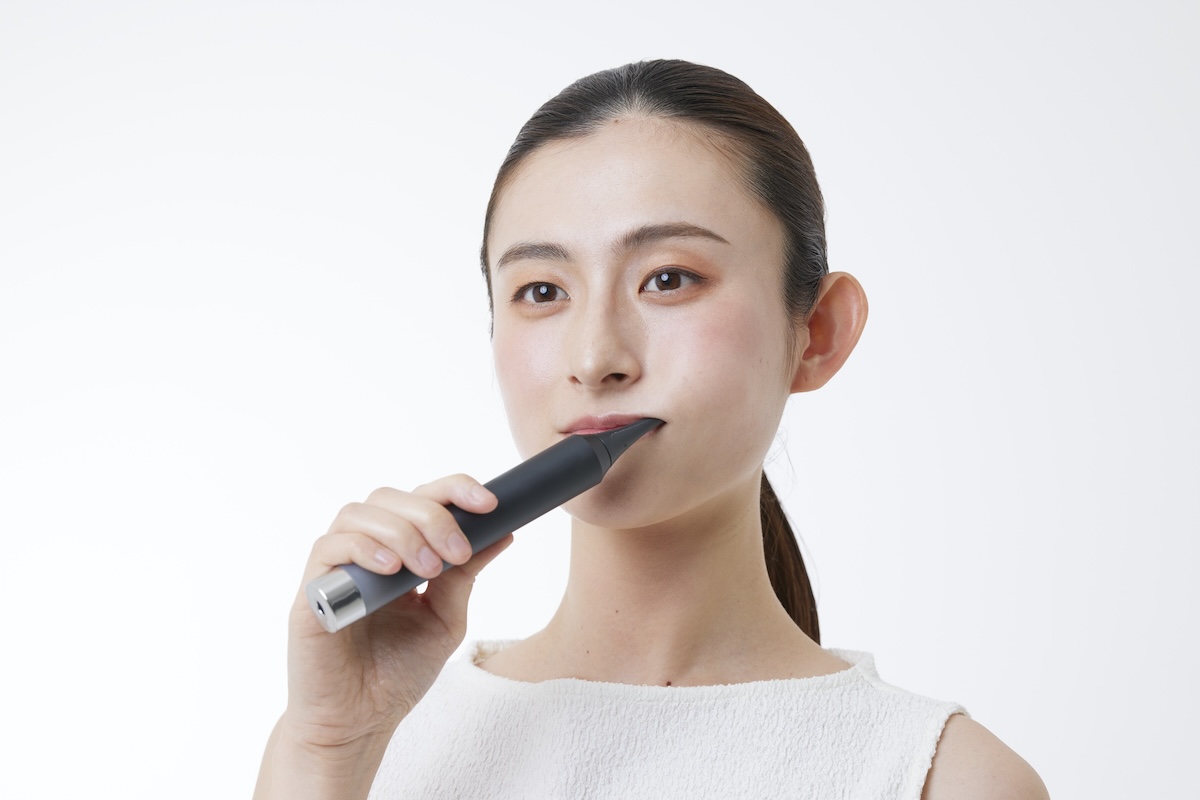ヤーマンが歯ブラシと美顔器が一体化した“オーラルリフト”発売 歯磨き