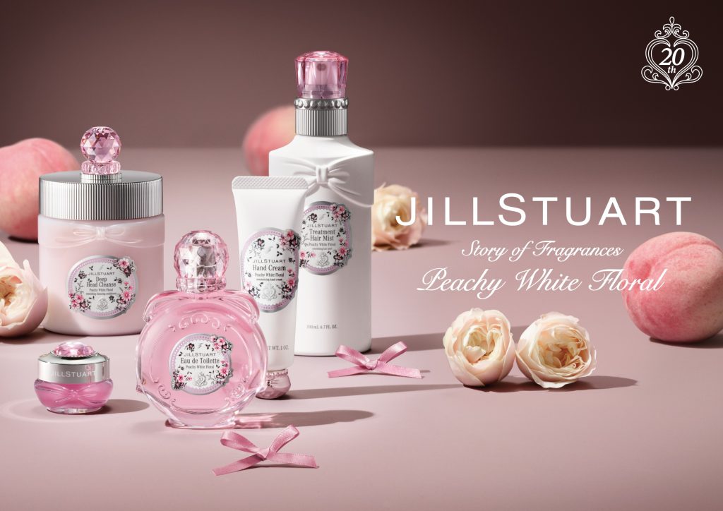 ジルスチュアート ビューティ」が“ピーチー ホワイトフローラル”の
