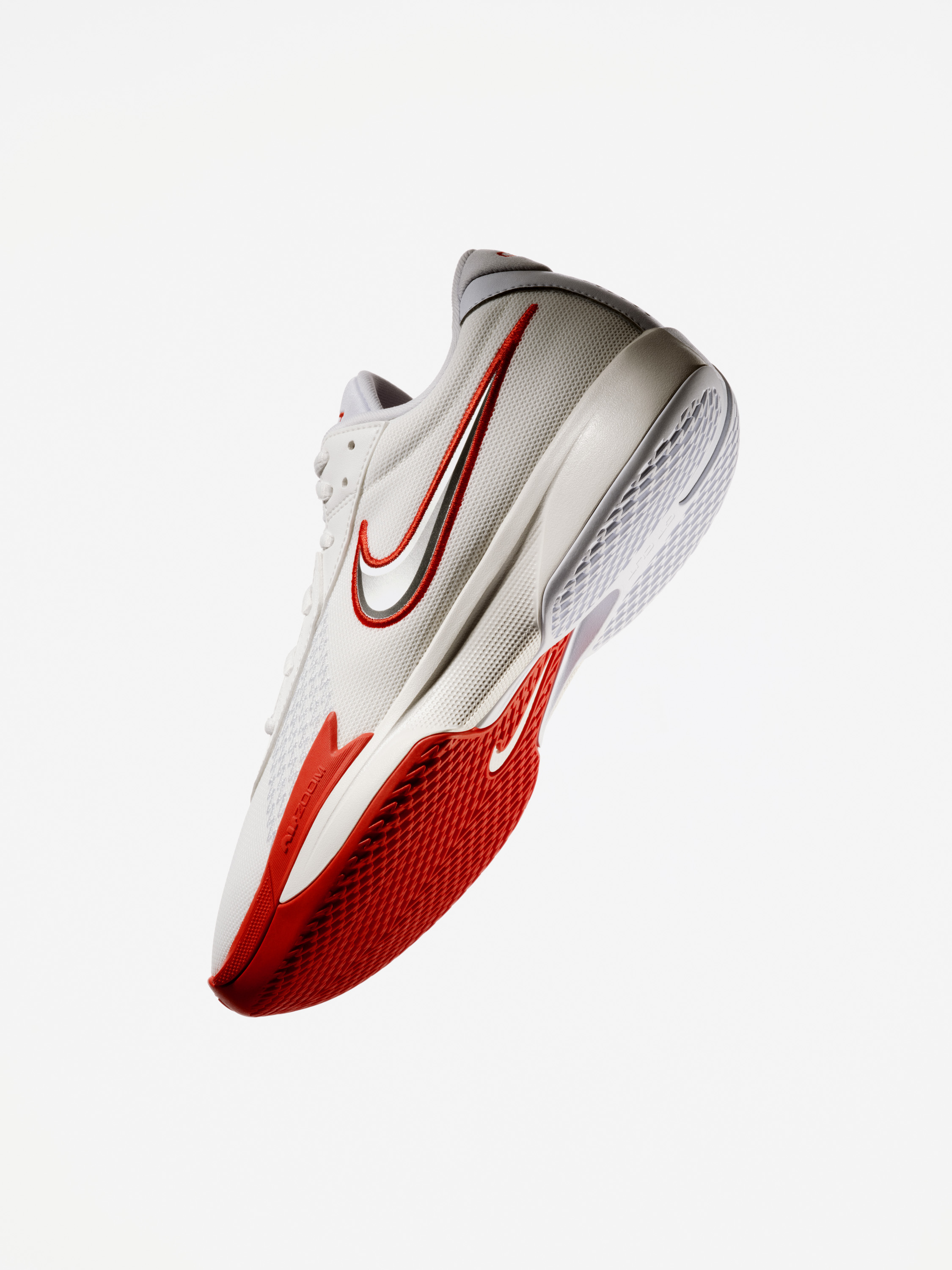 G.T. カット 3でバスケットボールシューズにNike ZoomXフォームを導入