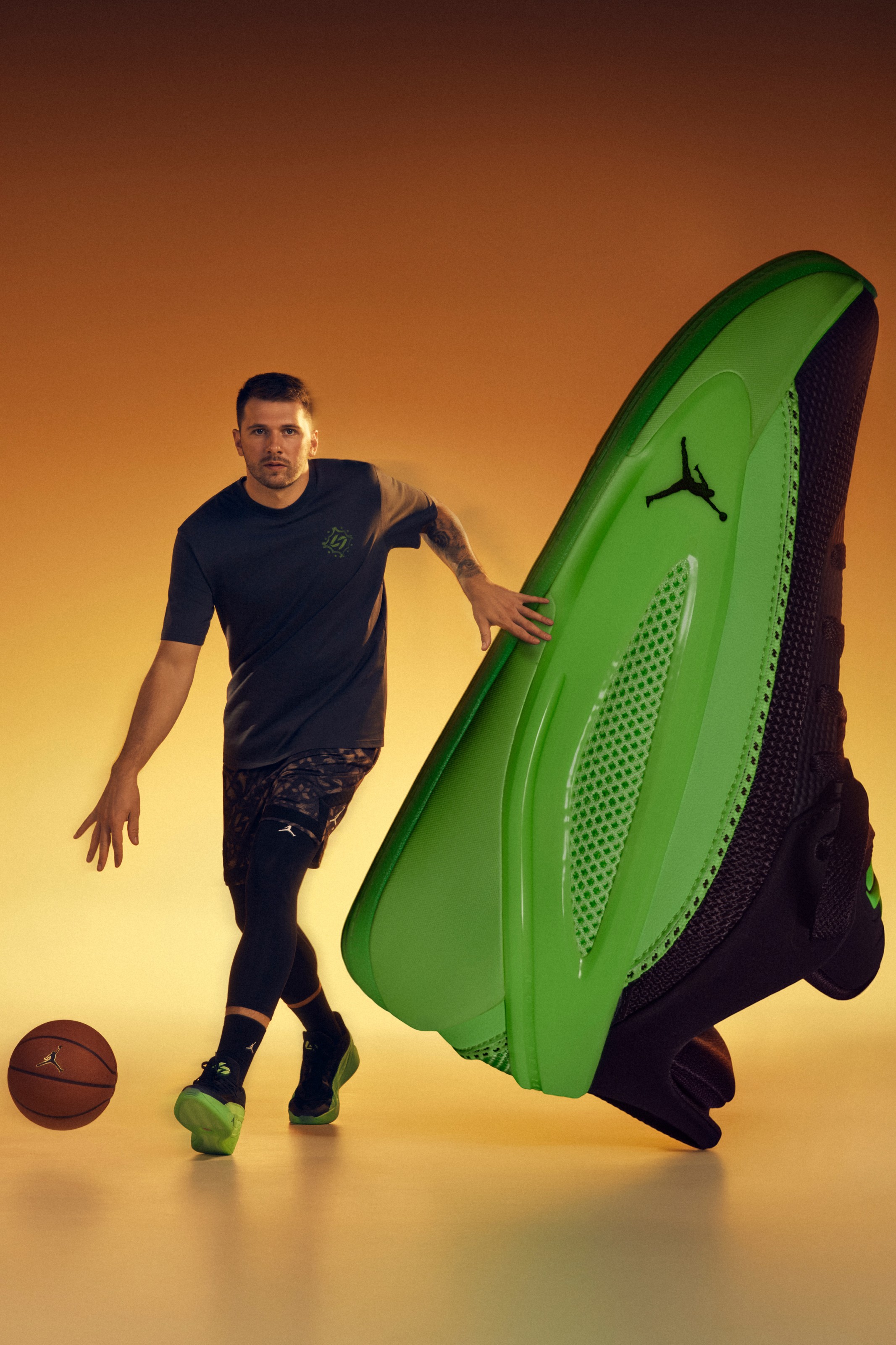 Jordanブランドのルカ 5：バスケットボールプレーヤーが自信を持って