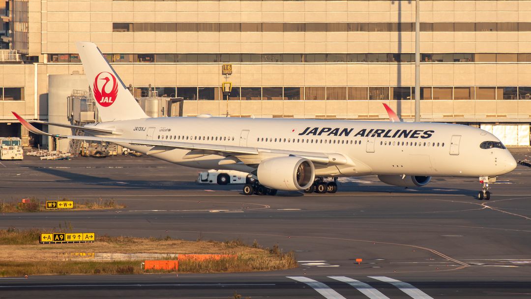 JA13XJ) Japan Airlines Airbus A350-900 by Peter Lam | AeroXplorer