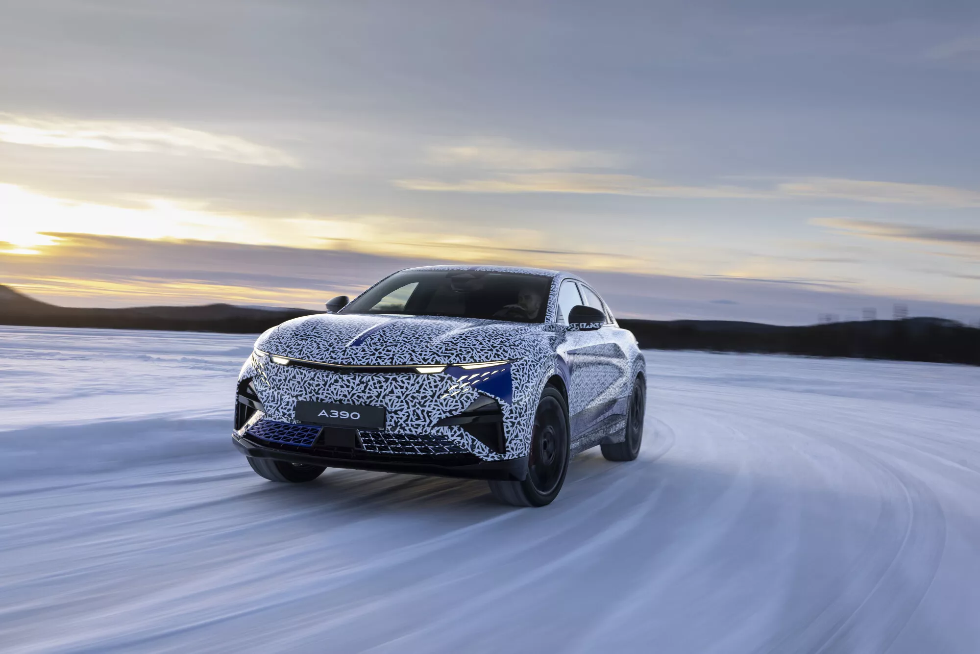A390: Alpine's sport fastback put to the test in polar conditions