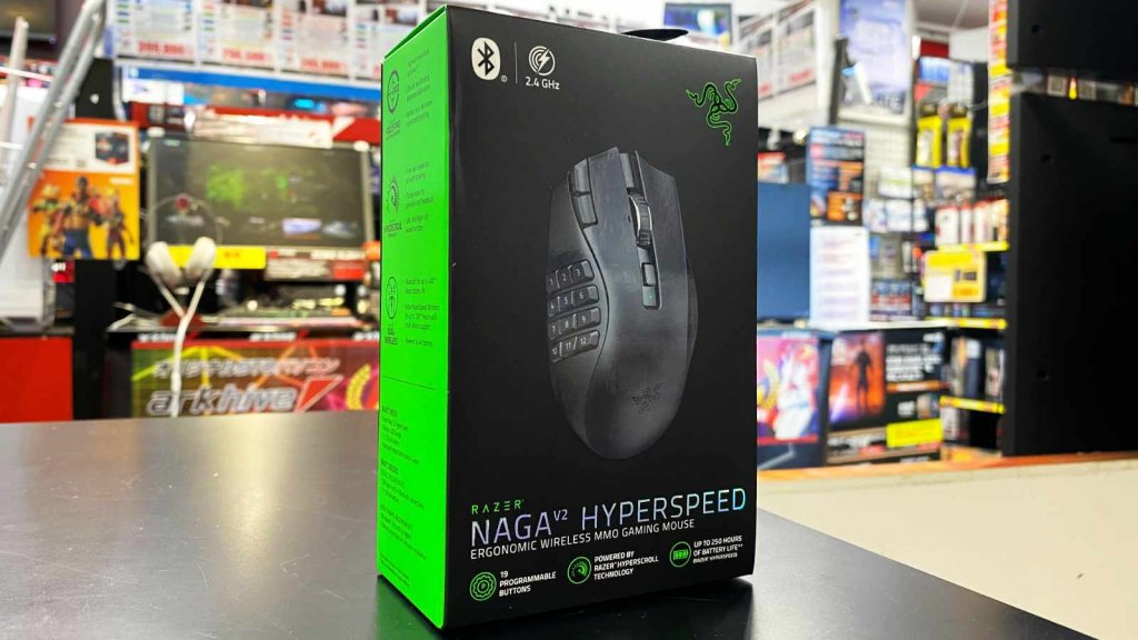 Razerからプログラム可能な19ボタンを備えたワイヤレスマウス『Naga V2