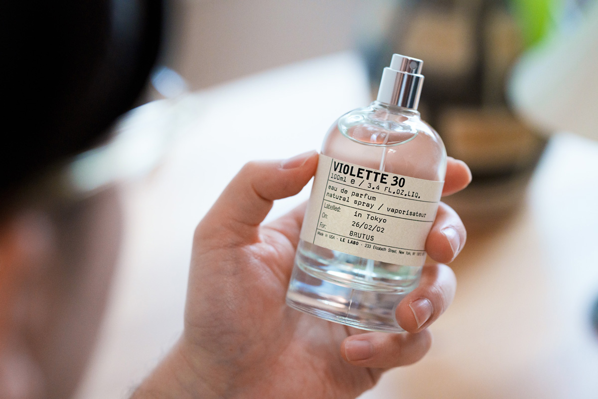 LE LABO〉の最新作「VIOLETTE 30」の香りをイラストレーター・三宅瑠人