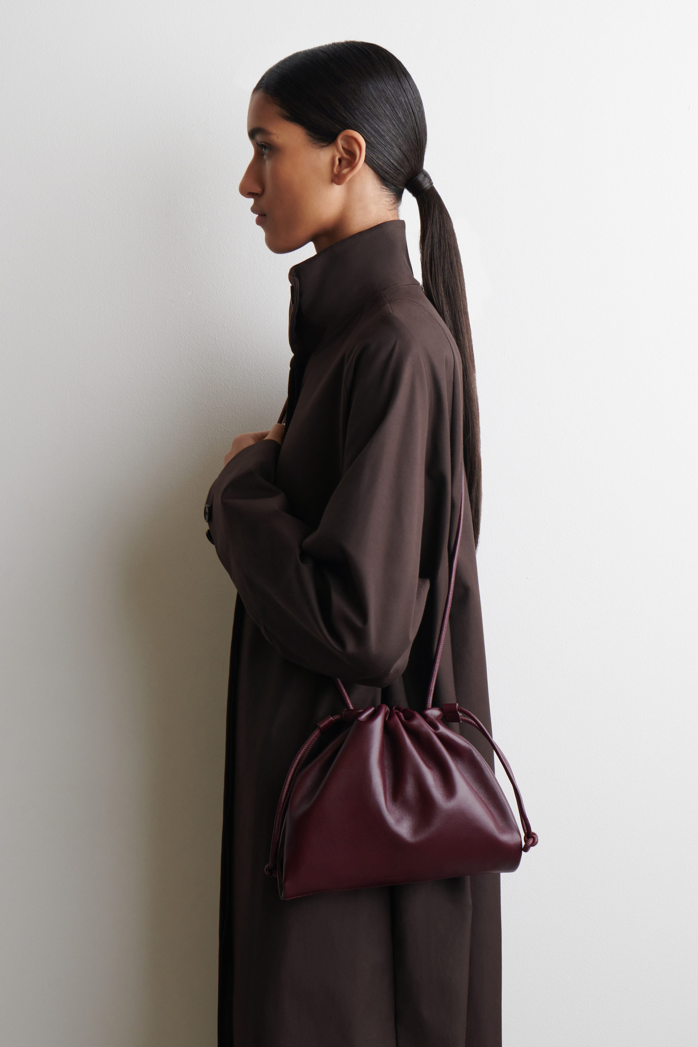 MINI CAVATELLI CLUTCH BAG - LEATHER - BORDEAUX | COS US