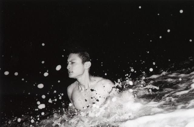 極めて純度が高い高良健吾」を気鋭の写真家・鈴木心が激写 : 映画