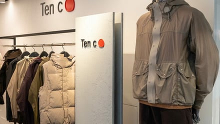 オアシスの後押しを受けたTen c、ハーヴェイ・ニコルズを通じて英国