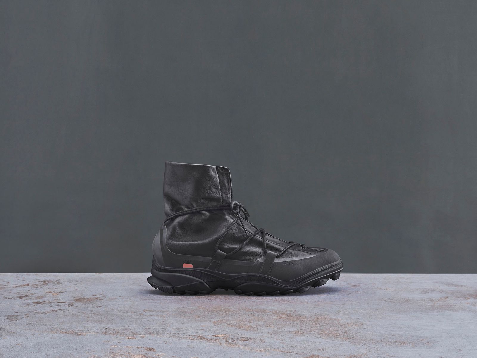 アディダス オリジナルスとOAMCのコラボ第3弾はハイカットのブーツ