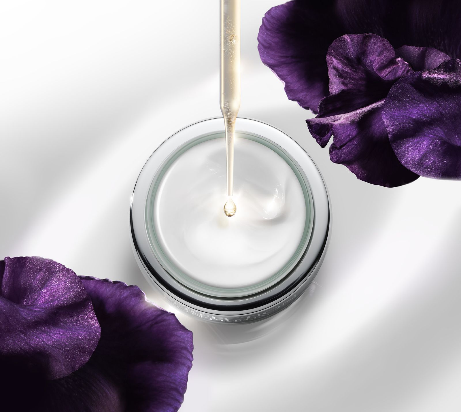 50億個のエクソソーム粒子が肌の弾力をアップ──スイス・パーフェク