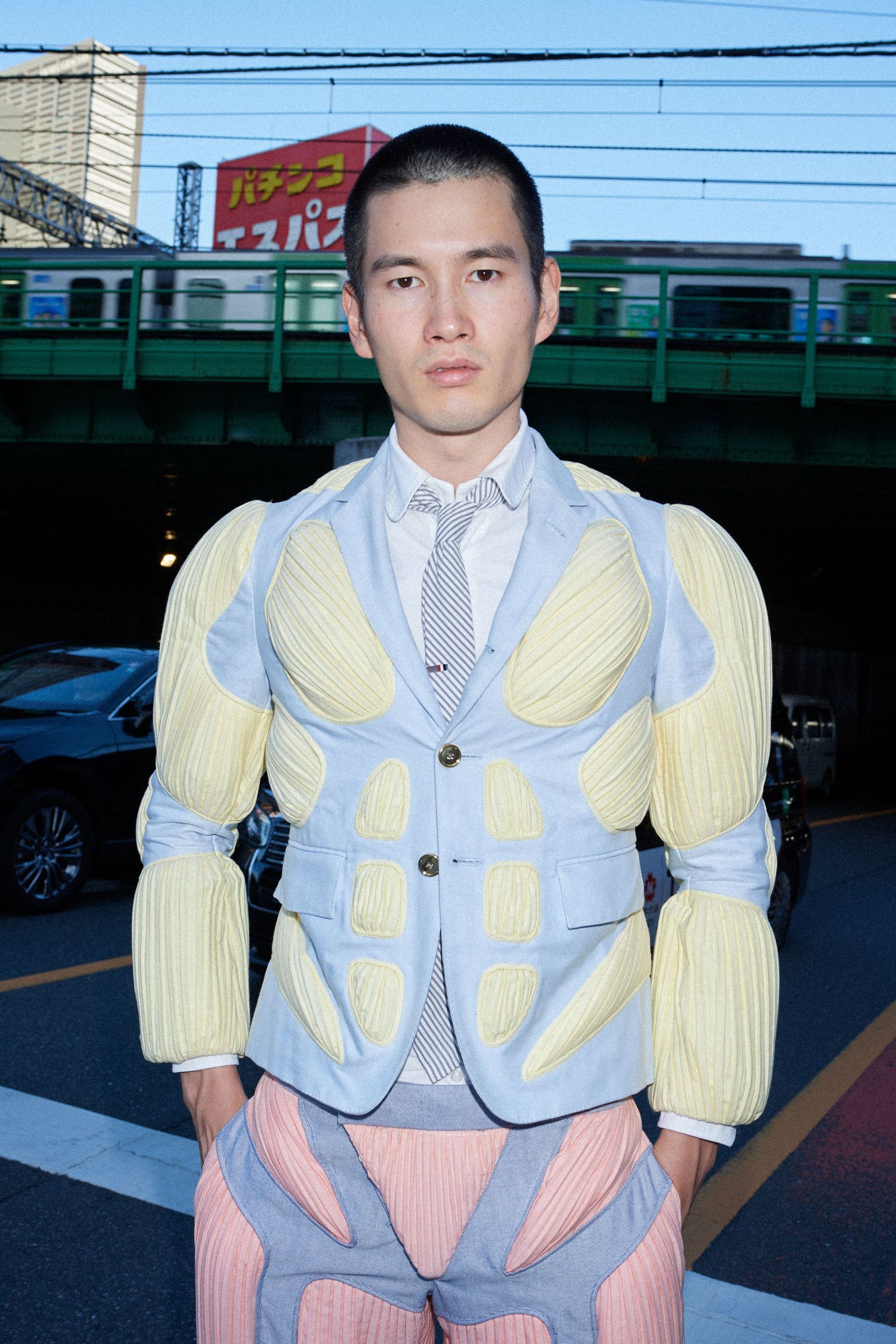 トム ブラウンの20年を振り返れば、スーツの「明るい未来」が見えて