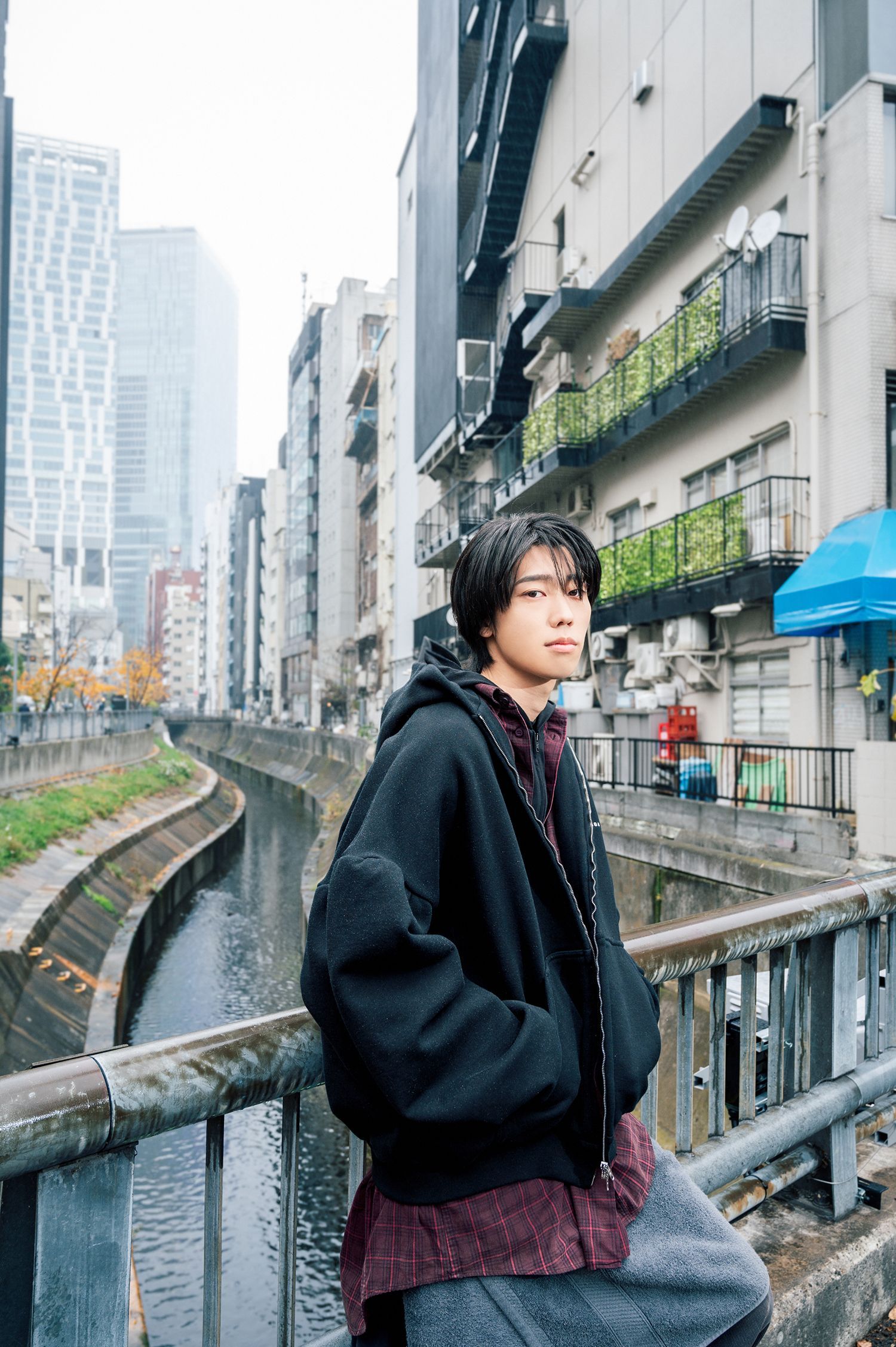 都会の焦燥感を“宅録”するidom | GQ JAPAN