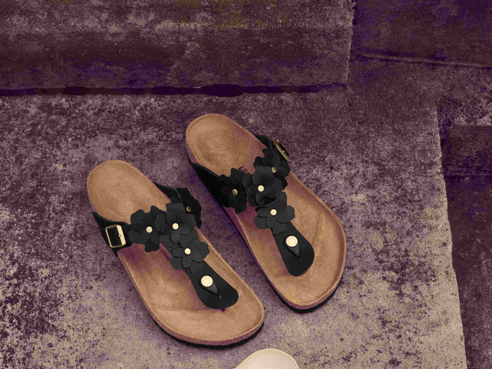 birkenstock-gizeh-flower-02.jpg