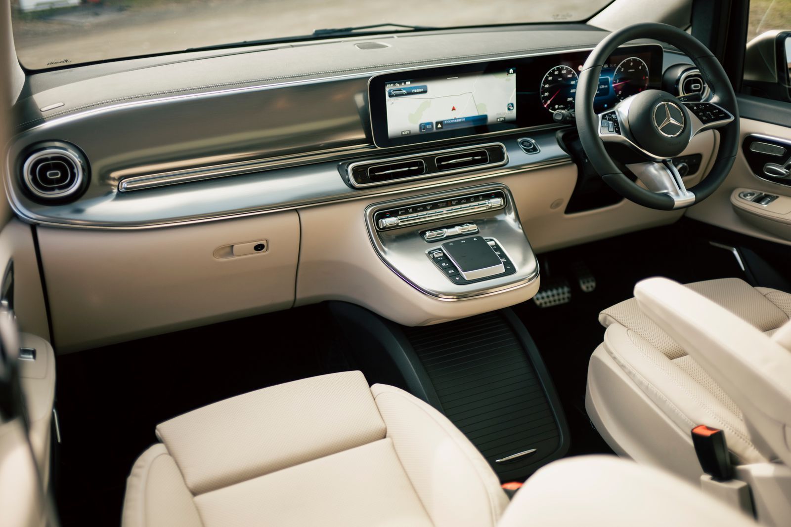 日本のミニバンとはまるで異なる──新型メルセデス・ベンツV220d