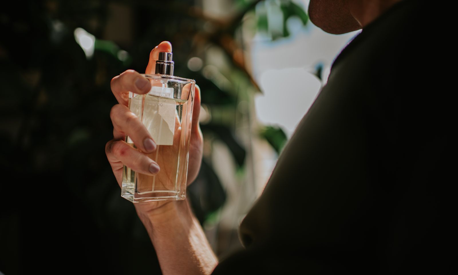 香水を付ける場所からおすすめの重ね付けまで── 専門家が伝授する