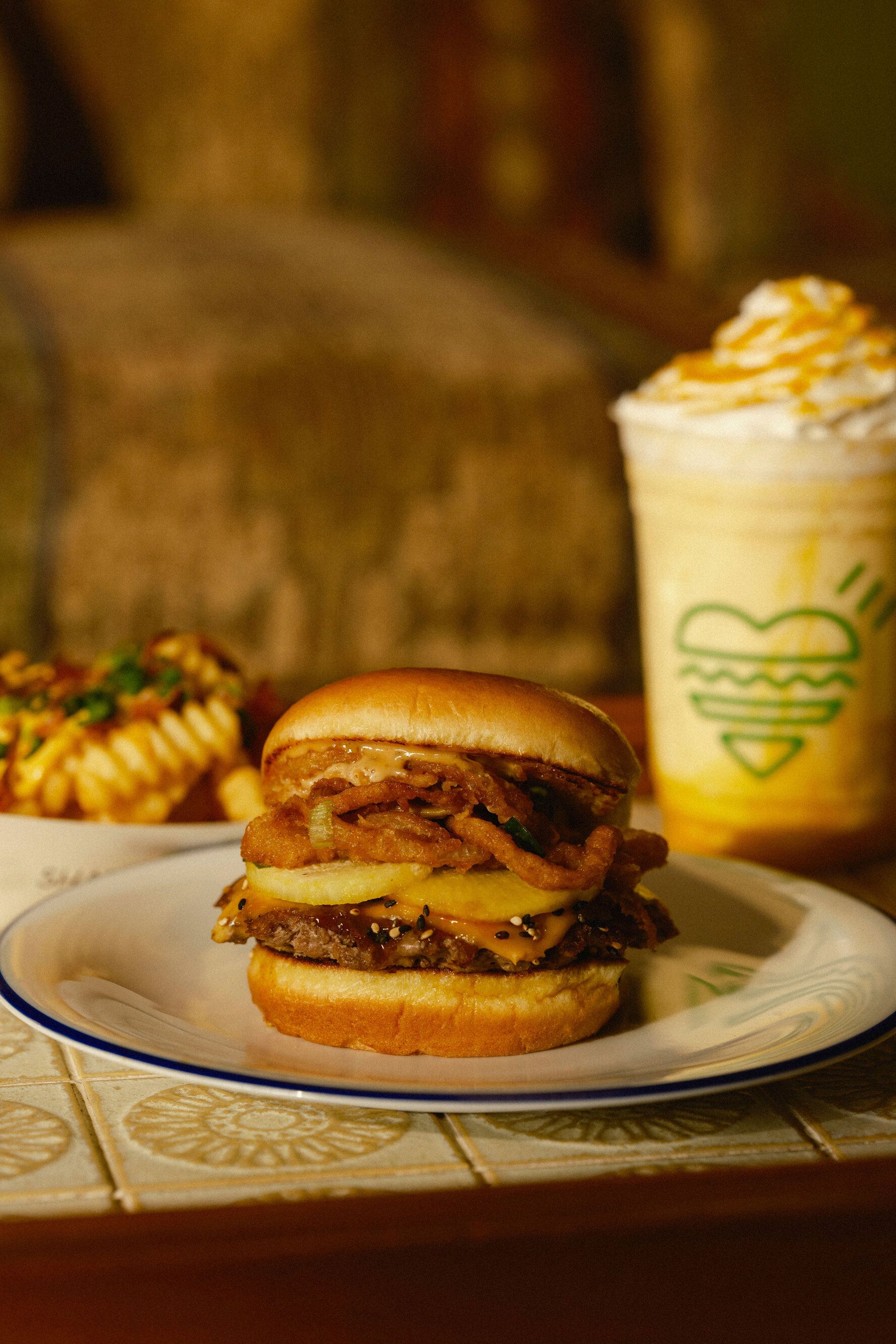 シェイク シャックがヒューマン メイドとのコラボメニューを発売