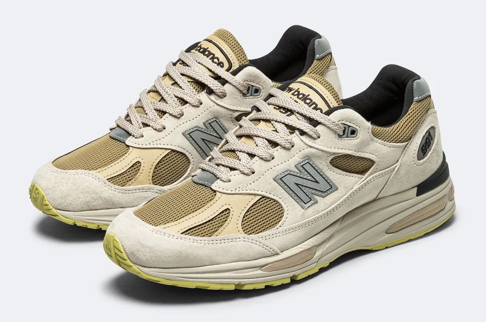 ニューバランス「991v2 “Silver Birch”」は冬コーデを軽やかに見せる