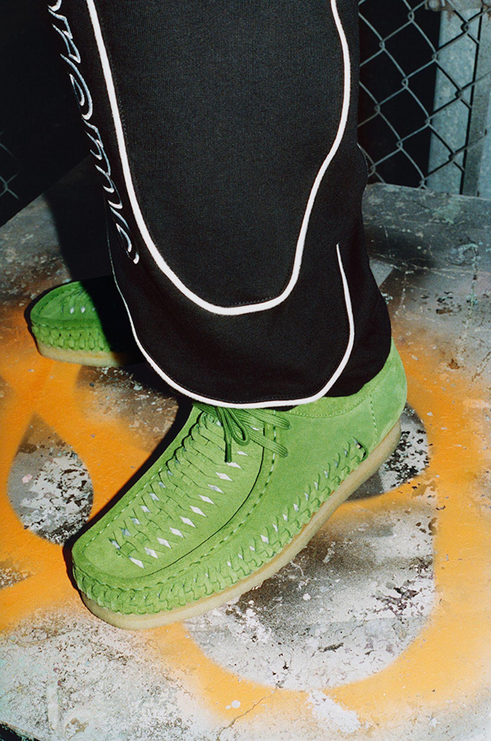 シュプリーム×クラークス オリジナルスの最新コラボシューズが到着