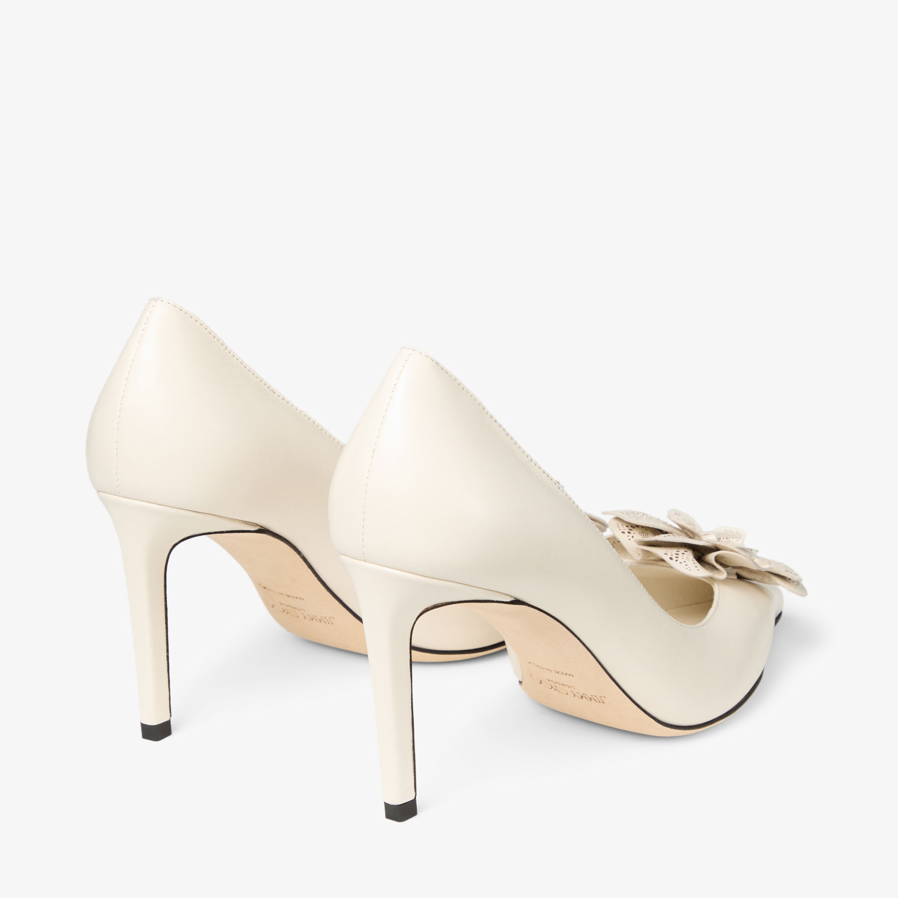 ミミ パンプ 85 | ラテ シャイニーナッパレザー・レースコサージュ付き