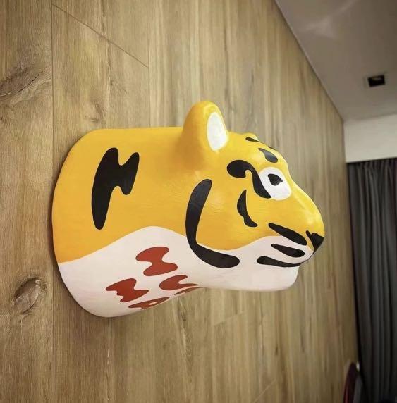Human made / 虎頭tiger trophy paper mache 紙雕塑, 興趣及遊戲, 玩具