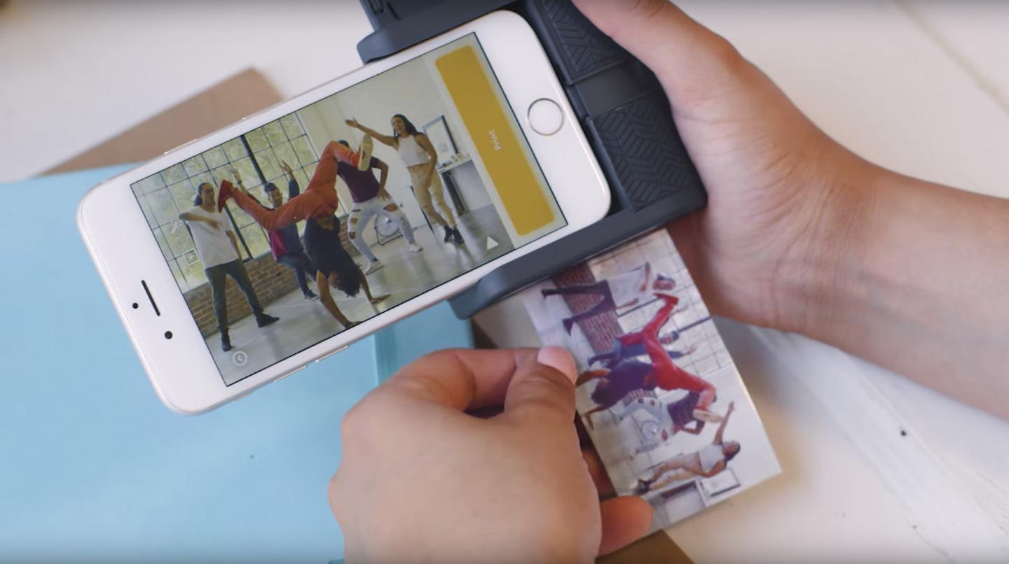 スマホの写真をその場で手軽にプリントできちゃう、iPhone用小型