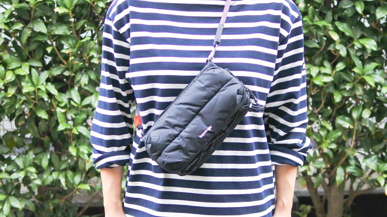 ペットボトルを確実に収納。ストラップとの組み合わせも楽しい