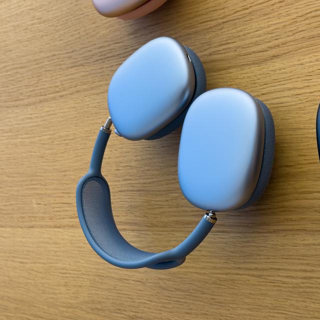 AirPods Maxのカラーがけっこう変わってました | ギズモード・ジャパン