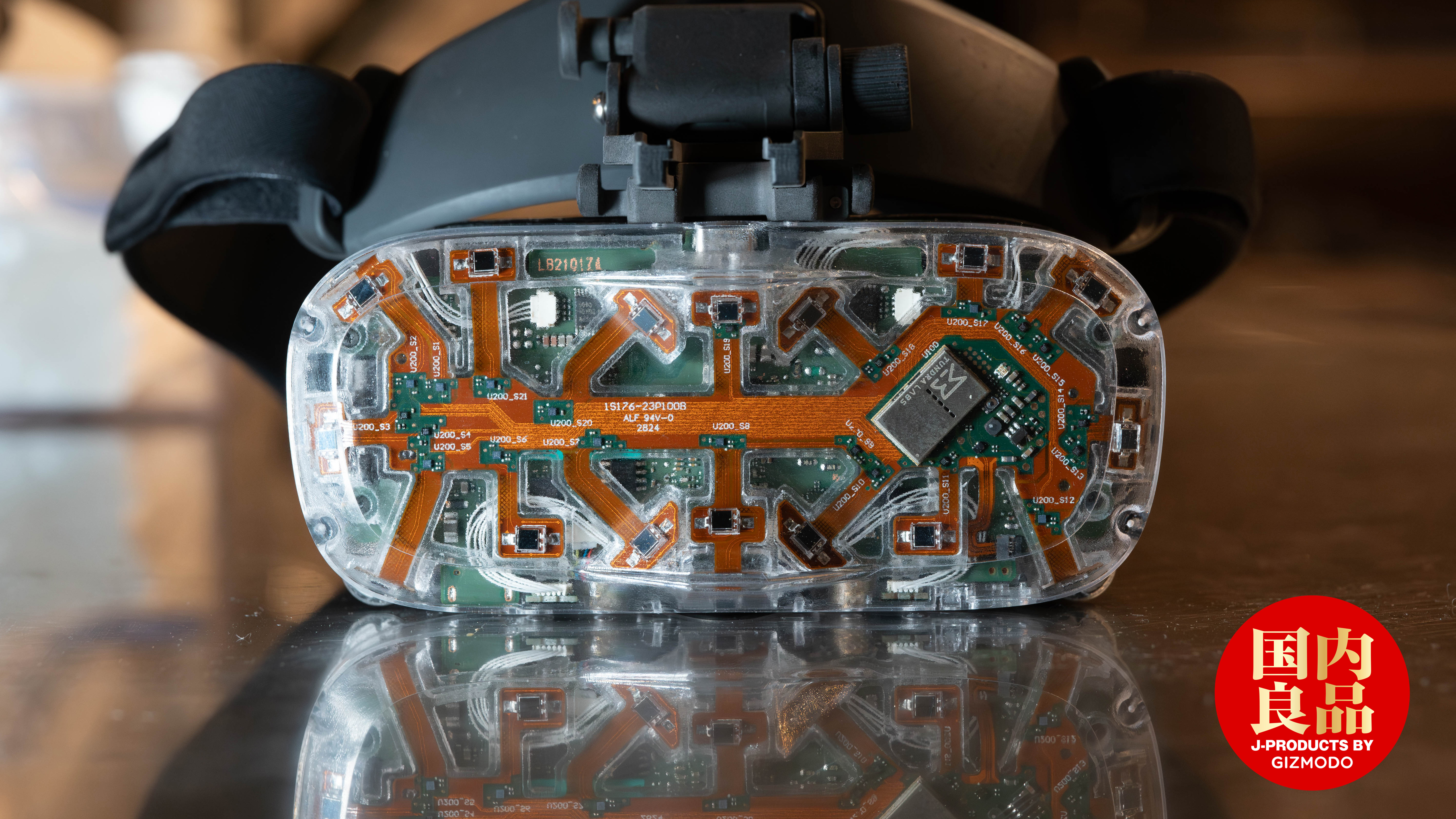 軽いのにハイパー高画質な“VR”ヘッドセット｢MeganeX superlight 8K｣が