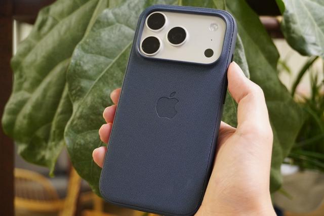 ファインウーブンに代わる新定番。Apple純正｢テックウーブンケース｣を