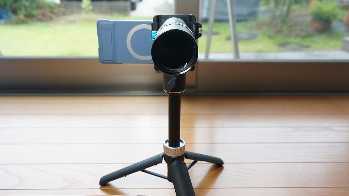 スマホが望遠鏡に早変わり。光学30倍ズームで写真が撮れるし、クリップ