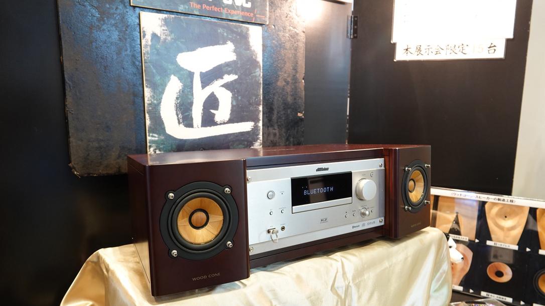 思わず振り返った美音。試聴して納得した人しか買えないオーディオ