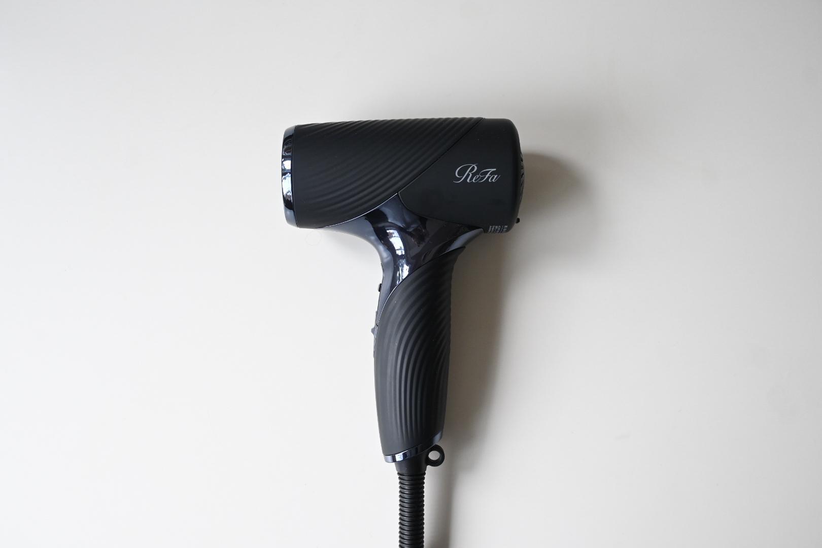 ReFa史上「最小・最軽量」のドライヤーなら、出張・旅行先でも「自宅と