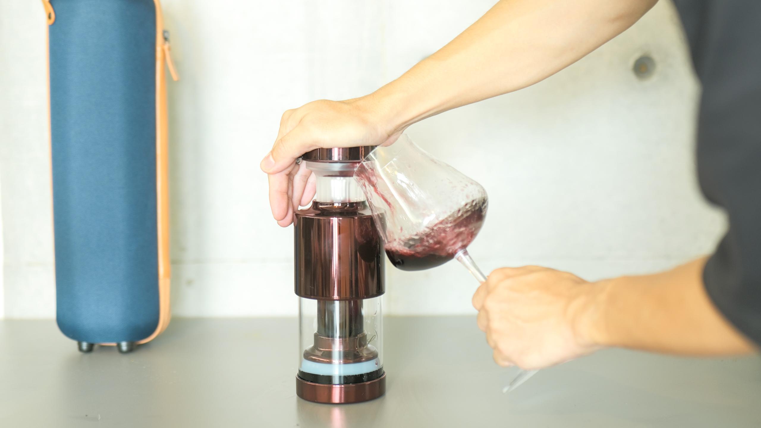 毎日グラス1杯の快適ワイン生活。真空保存ディスペンサーが叶えてくれ