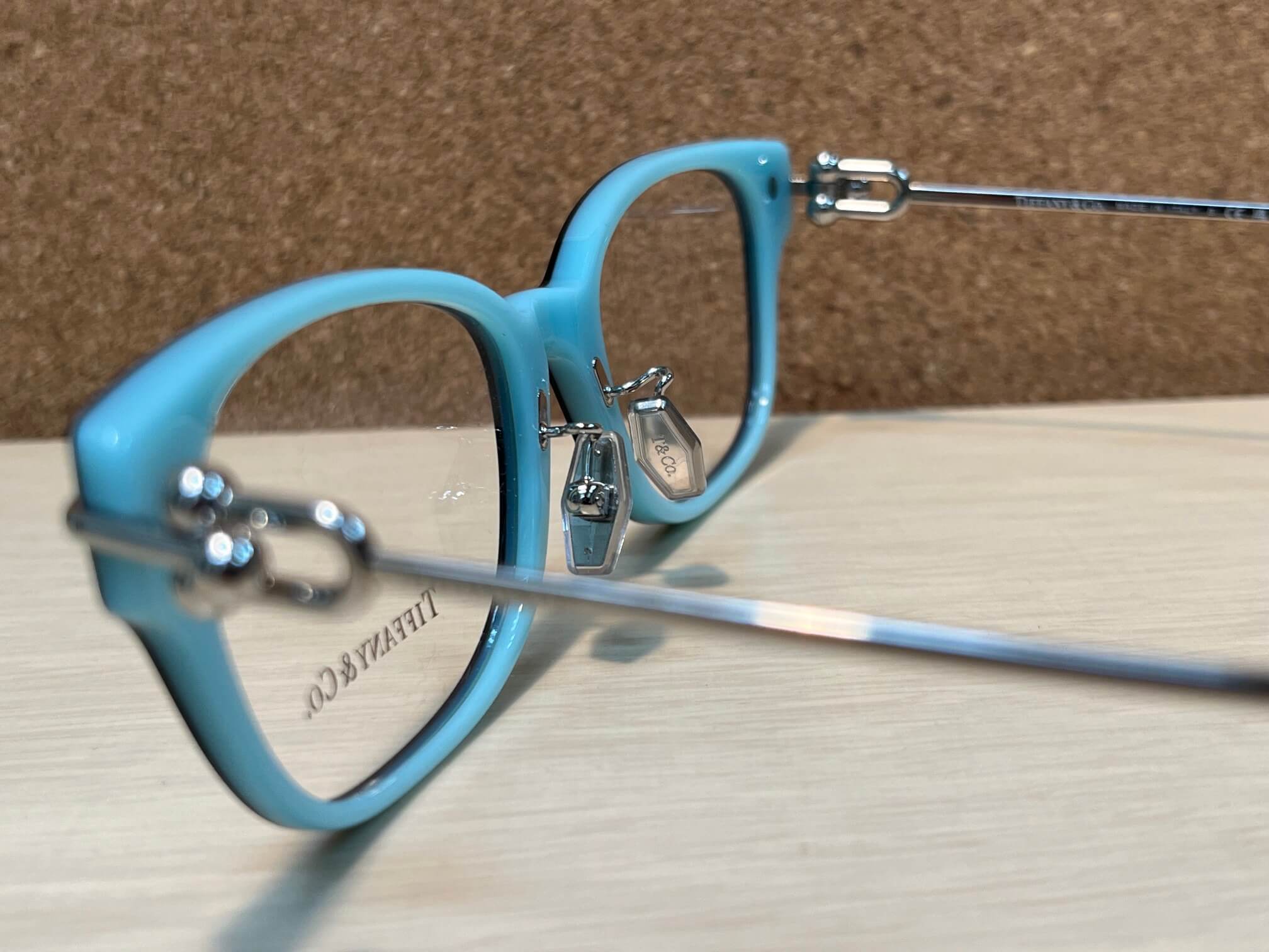 ティファニーのメガネ TF2262F：洗練されたデザインと快適な掛け心地