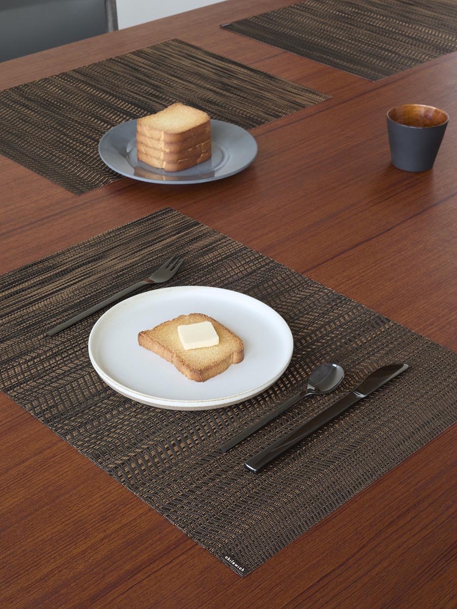 チルウィッチ ランチョンマット・ウェーブ｜茶黒の北欧の波模様