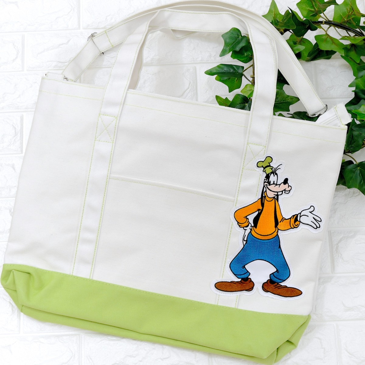 テーマパークでも大活躍の大容量！ディズニーストア BIGトートバッグ -