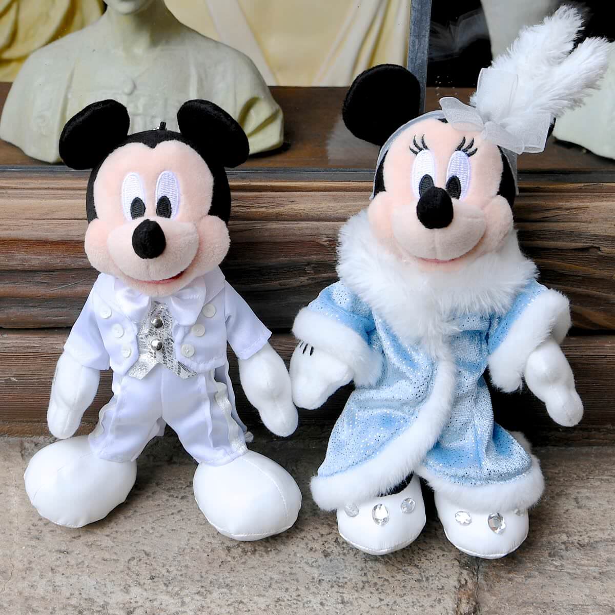 白タキシードのミッキー&オーバードレスのミニー！東京ディズニーシー