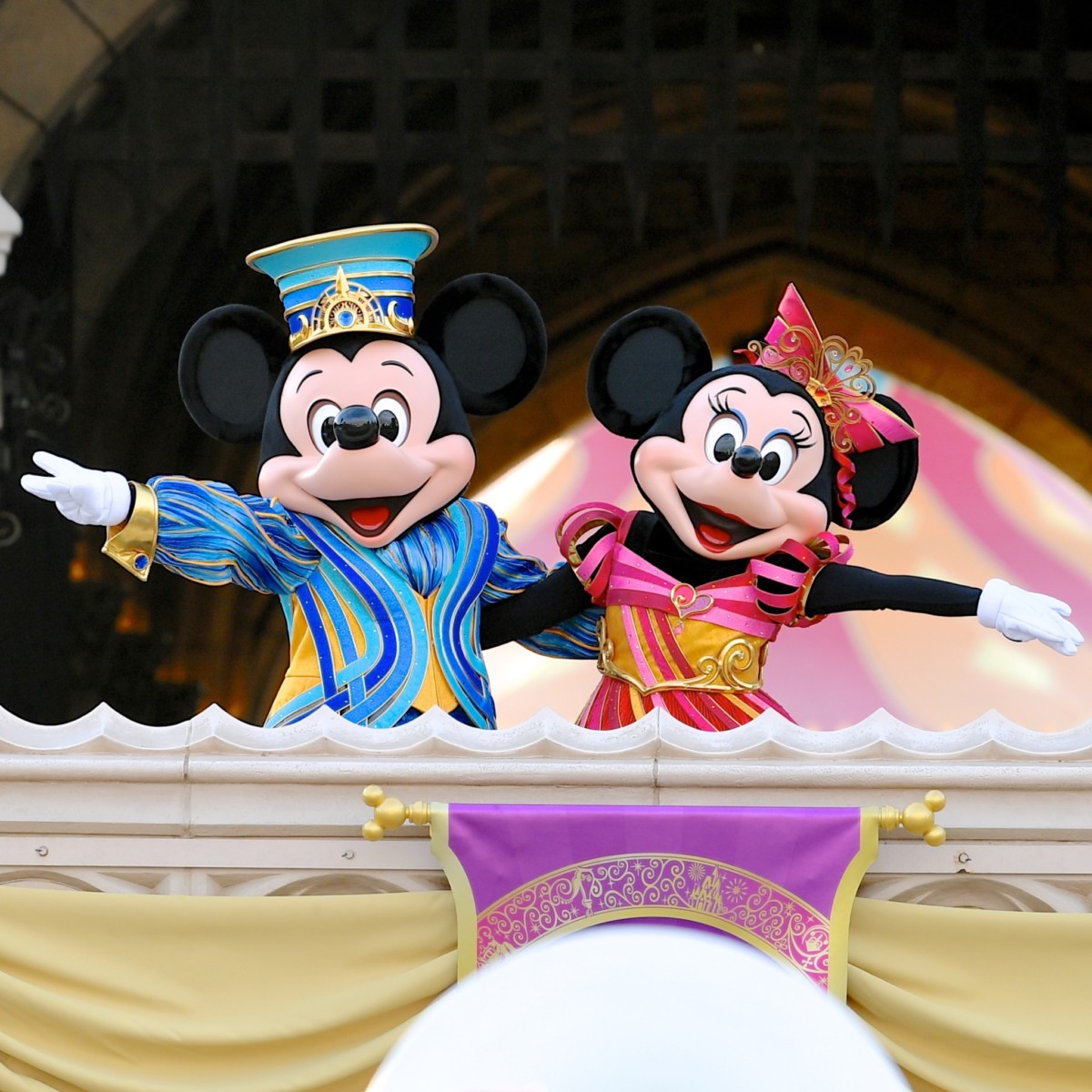 35周年リボンコスチュームで登場！東京ディズニーランド ウェルカム