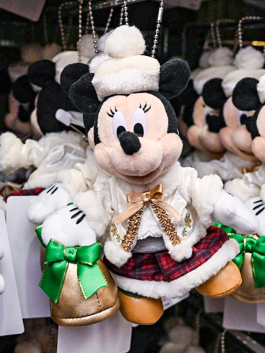 ツリーの飾り付けをするミッキーマウスたち！東京ディズニーリゾート