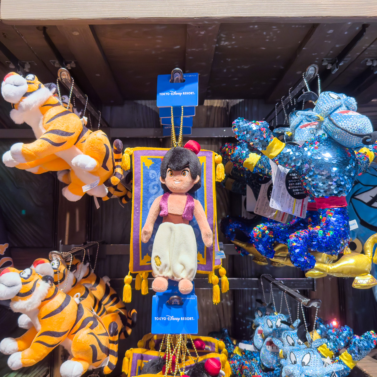 ポージングさせて楽しめるアラジン＆魔法のじゅうたん！東京