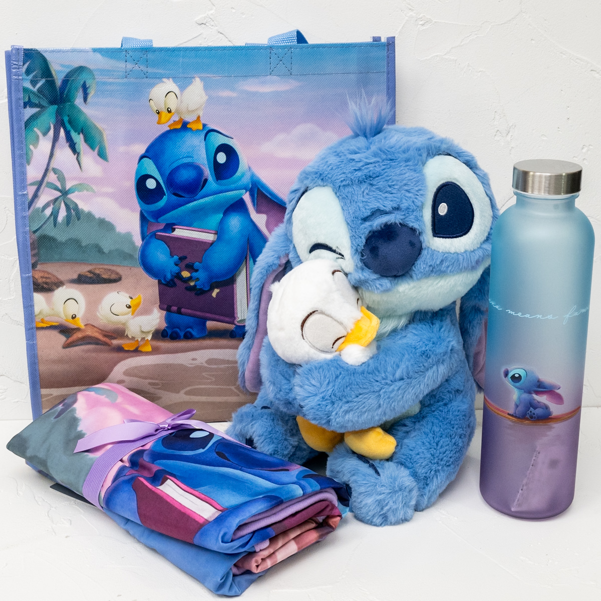 アヒルを抱きしめるスティッチ！ディズニーストア Disney Stitch Day