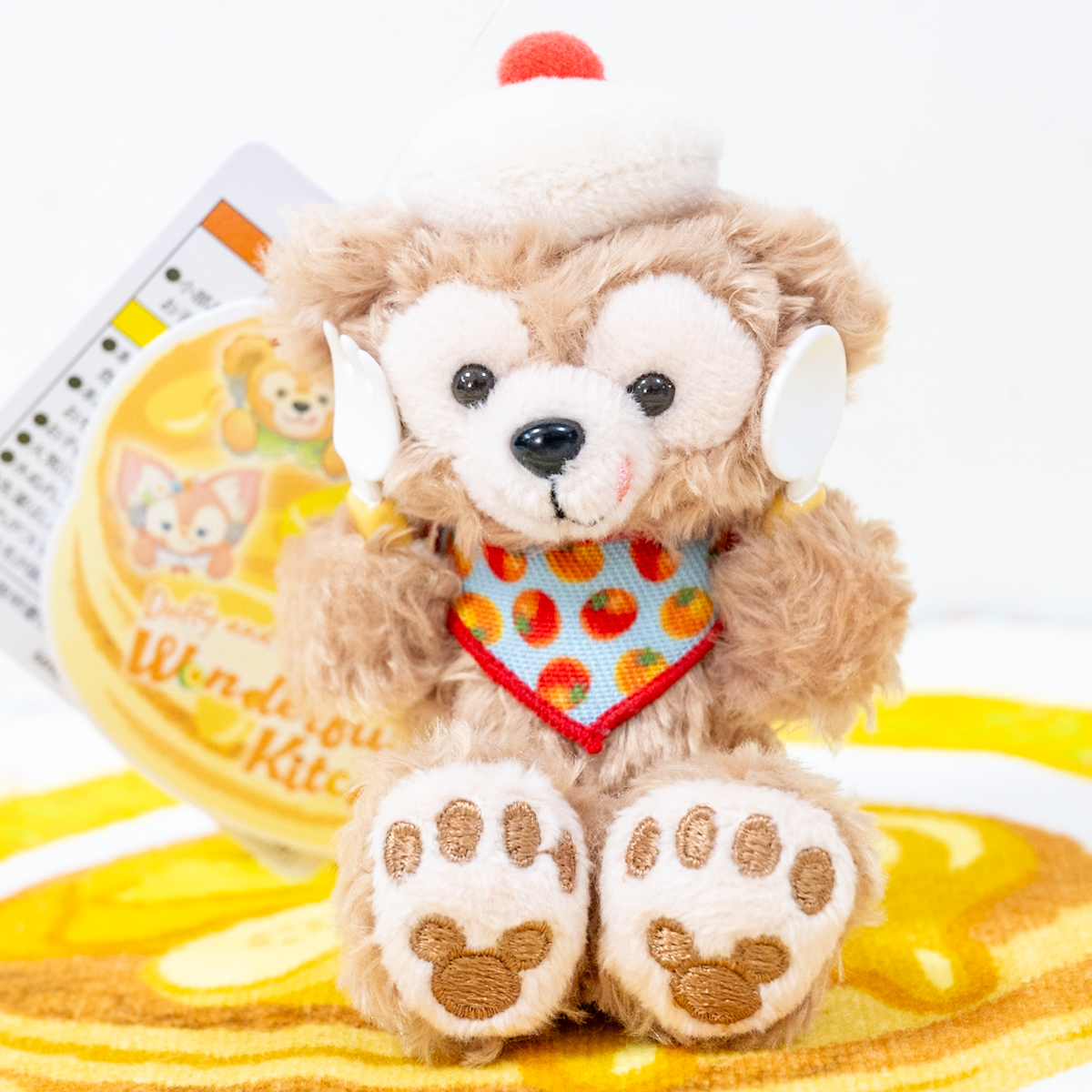 ぺろっと舌をだした姿がかわいい！東京ディズニーシー“ダッフィー