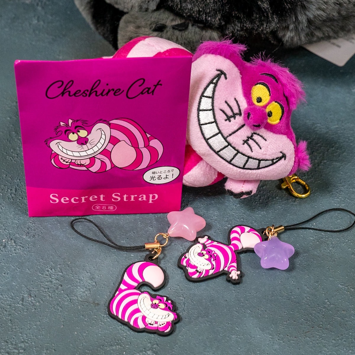 蓄光デザインも！ディズニーストア『ふしぎの国のアリス』2025チェシャ