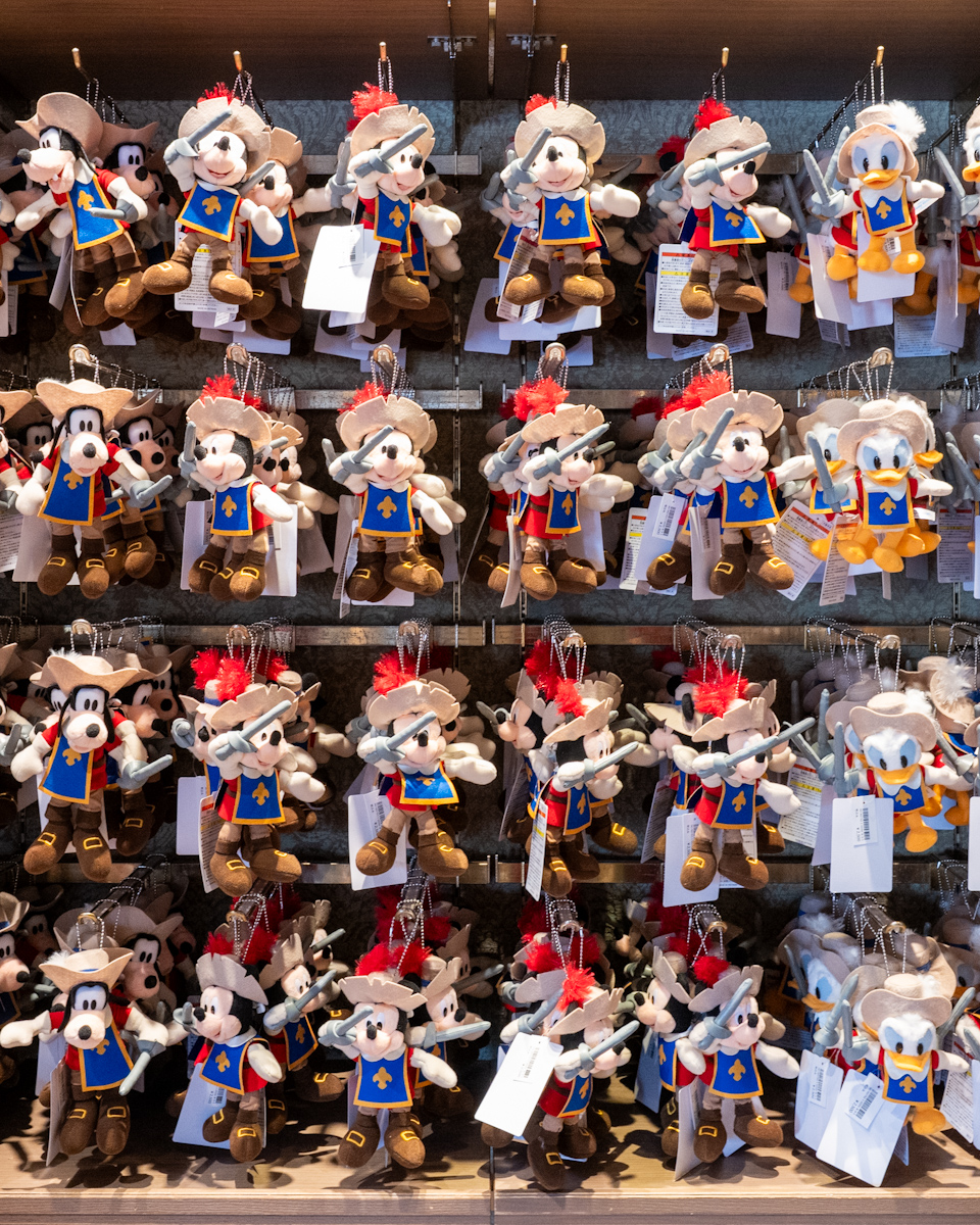 勇ましいぬいぐるみバッジも！東京ディズニーリゾート「ミッキー