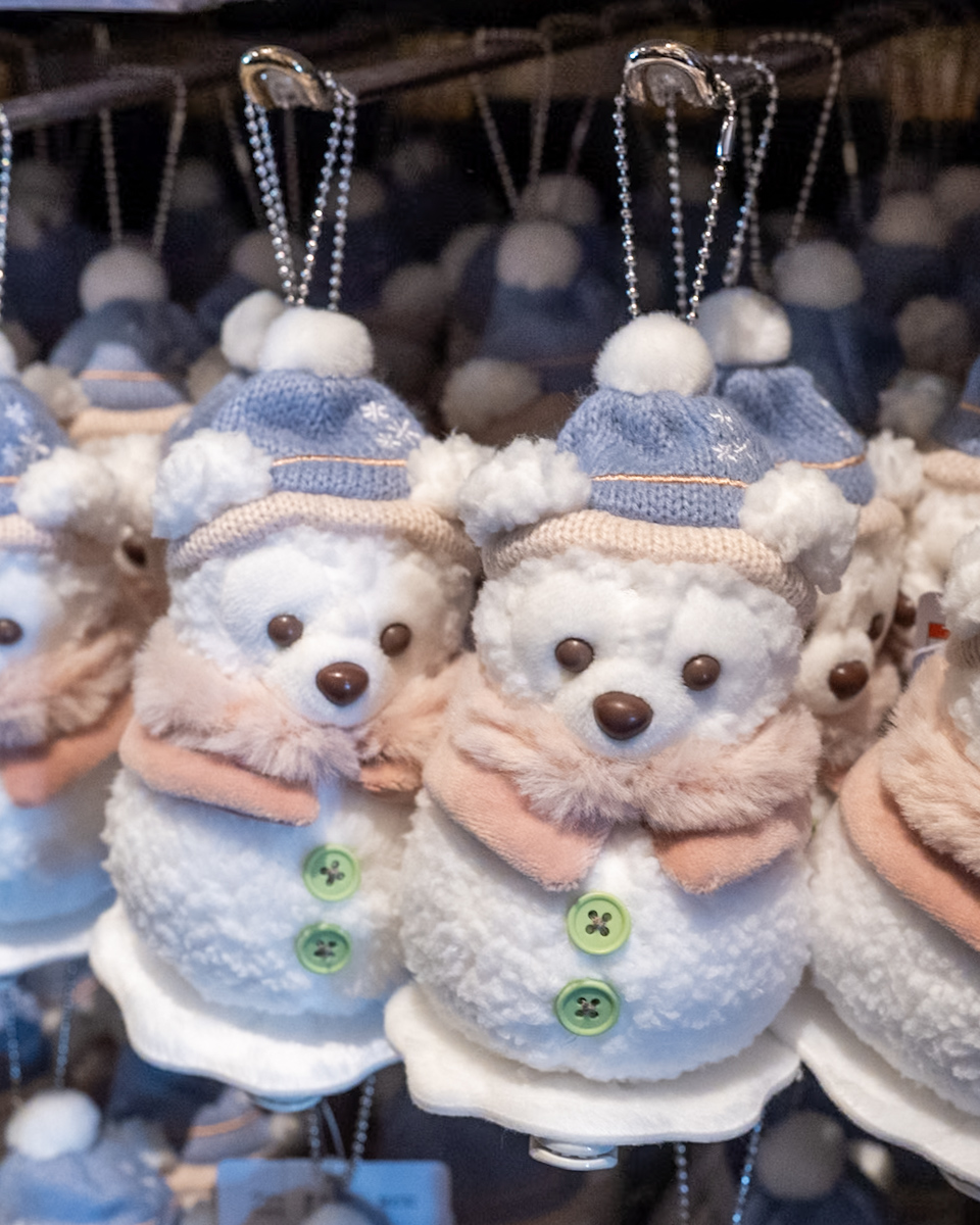 雪だるまやクリスマスデザイン！東京ディズニーシー”ダッフィー
